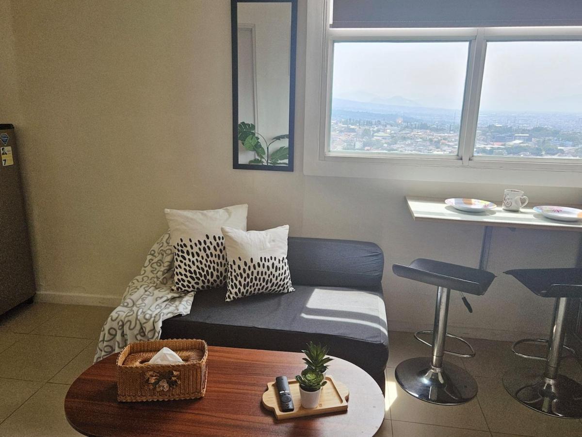 Cozy Mozy 2br - Parahyangan Apartemen